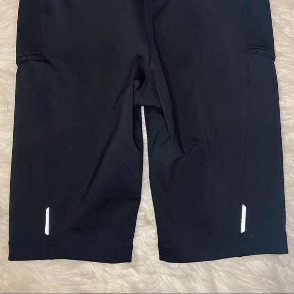 Athleta Presto Bermuda compression shorts - Picture 8 of 9